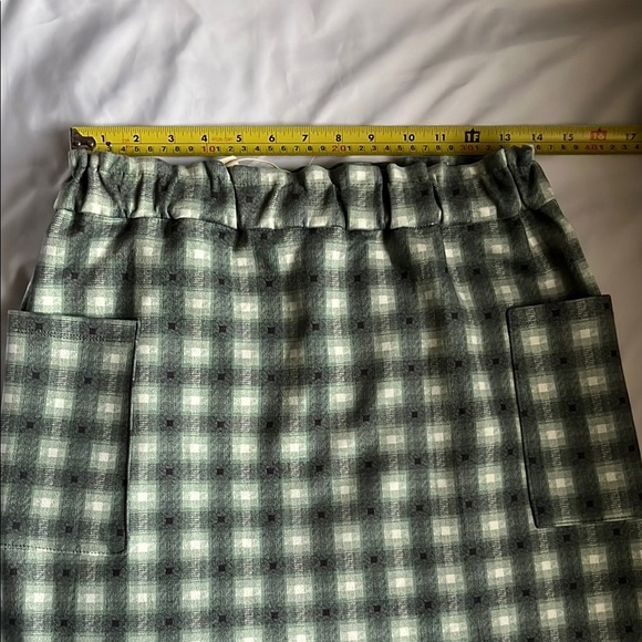 Copper Key Green and White Mini Cargo Skirt - Picture 5 of 8